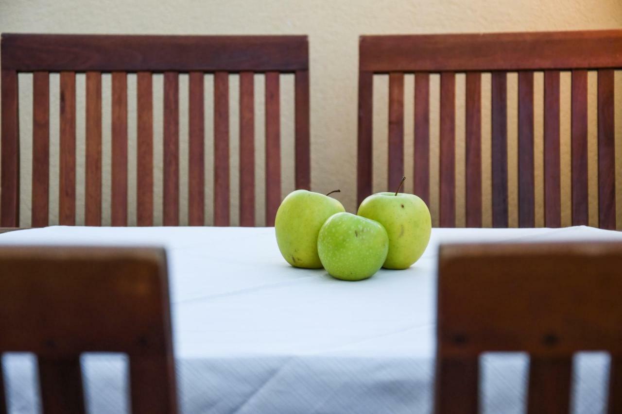 Apartmans Sun & Moon Zambratija  Buitenkant foto
